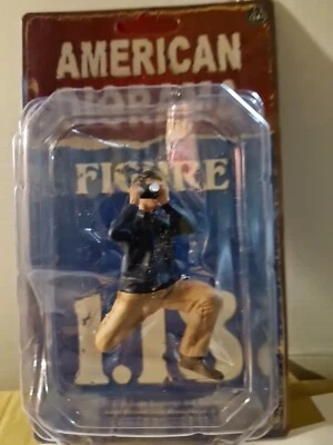 AMERICAN DIORAMA 1/18 76298 FIGURINES RACE DAY II FIGURINE IV diecast modelcar - Photo 1/4
