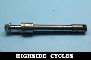 1281 02 HARLEY-DAVIDSON V-ROD FRONT WHEEL RIM AXLE BOLT 41540-01 - Foto 1 di 7