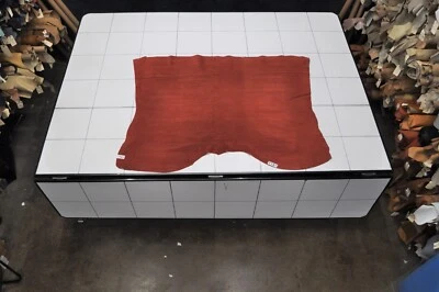 81,5 sf. Hermosa bolsa de tapicería de cuero de vaca de gamuza dividida roja oxidada y1ay Foto 1 de 4