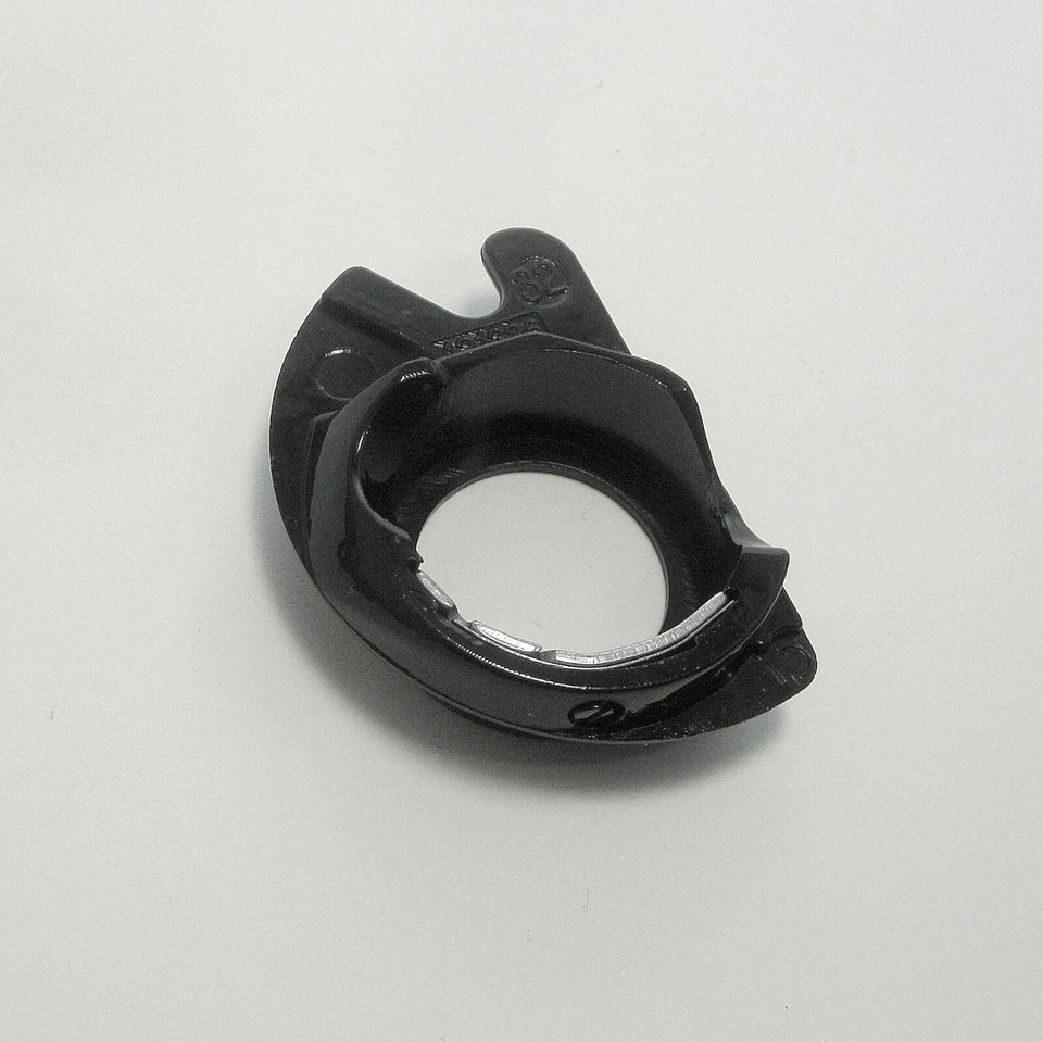 BOBBIN CASE HOLDER PLASTIC 421326 421325-002 SINGER APOLLO CLASS 66 HOME SEWING