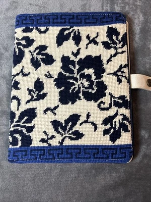 Lands End Needlepoint iPad Case 8.75" x 11.25" Blue & White Pouch Spot Foto 1 de 3