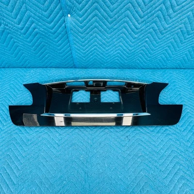 Infiniti M56 2011-2013 tapa maletero adorno con moldura cromada OEM 848101ME0A Foto 1 de 4