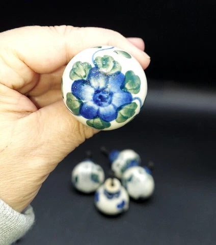 Lot of 4 NEW Boleslawiec Vena Pull Knobs Polish Pottery  blue flower Poland 1.5” Cover