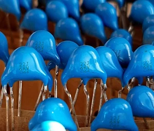 22pF 6KV TDK 22J Keramik Hochspannung HV Kondensator Original TDK [4 Stück] - Ref:788 - Bild 1 von 3