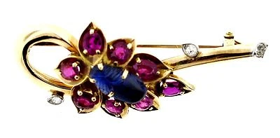 HERMOSO Broche Cartier Oro Amarillo 14k, Zafiro Tallado, Rubí y Diamante C. Años 50 Foto 1 de 4