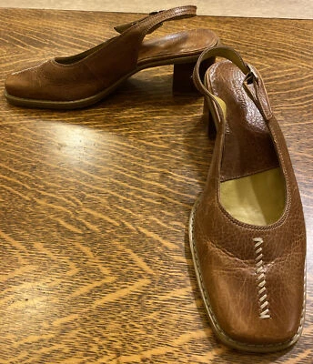 Zapatos para mujer Bass Asta 62R523B-230 de colección cuero marrón tacón bloque punta cuadrada trabajo” Foto 1 de 4