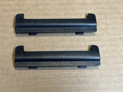 2 1990-1993 87-93 Ford Mustang Black Seat Belt Interior Quarter Trim Guide Bezel Foto 1 de 4