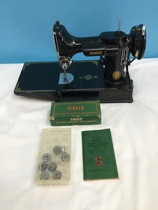 Vintage Singer Featherweight Sewing Machine in Original Case - Untested - Picture 1 of 11