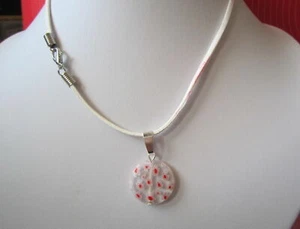 Cordón y colgante círculo cristal milflores rojo tra collar suede blanco 48 cm 2 - Imagen 1 de 3