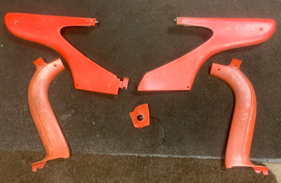 Buick LeSabre 1959 y 1960 4 puertas HDTP interior moldura de parabrisas con luz de freno E Foto 1 de 4