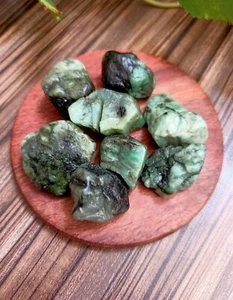 Cristallo di smeraldo grezzo naturale 5 pezzi - Creazione gioielli grezzi 20-25 mm - Foto 1 di 7