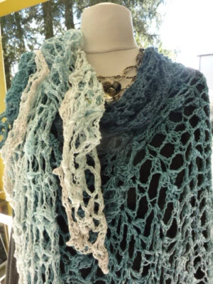 Selbstgehäkelt by Otto Selbstgemacht Tuch Stola farbverlauf 50/50 blau weiß - Bild 1 von 4