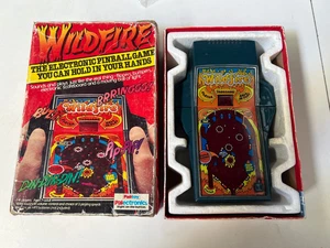 VERPACKTES VINTAGE PALITOY WILDFIRE HANDHELD ELEKTRONISCHES FLIPPER SPIEL - Bild 1 von 7