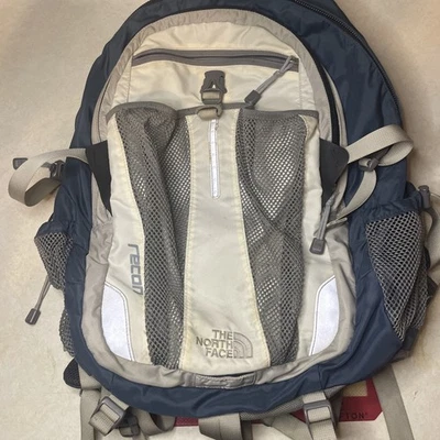 Mochila de senderismo The North Face Recon bolsillos de malla azul/gris - Usada Foto 1 de 4