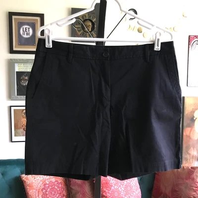 TALBOTS size 6 Black Stretch Cotton Relaxed Chino Shorts EUC - Image 1 of 3