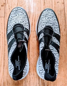 NEU Avon Damen-Sneaker schwarz-weiß Memory Foam Strick Freizeit Größe 11  - Bild 1 von 10