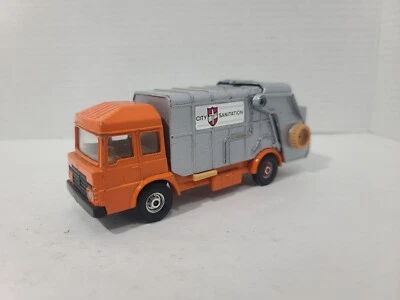 Corgi Revopak Refuse Collector Great Britain Diecast Sanitation Garbage Truck - Image 1 of 4