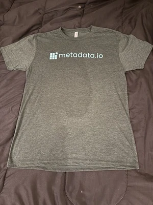 Camisa mediana Metadata IO Foto 1 de 2