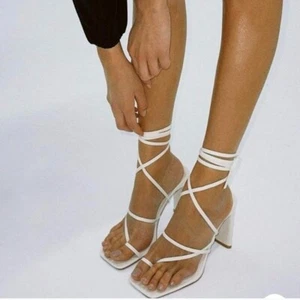 Billini Women's Cream Bone Cheyanne Heels Square Toe Strappy Sandals Size 6 - Picture 1 of 11