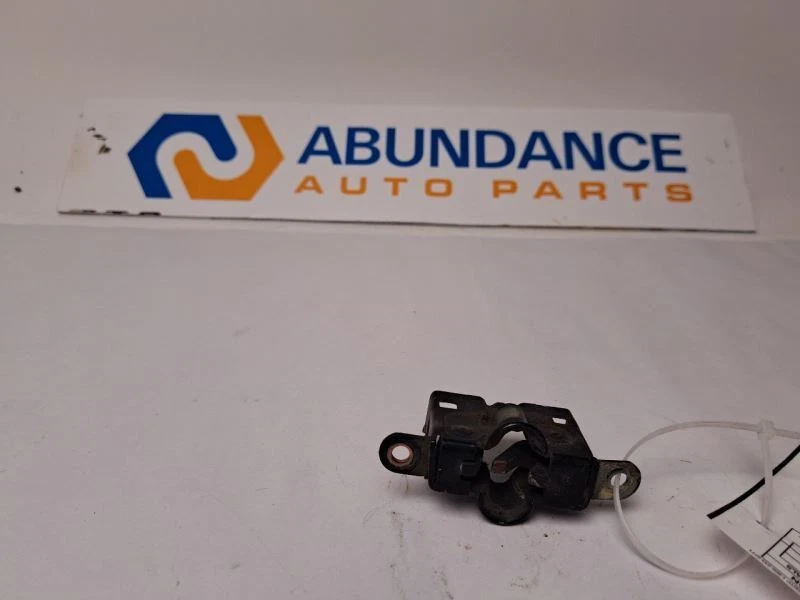 LOWER HOOD CATCH RIGHT SIDE fits MERCEDES-BENZ 400 S-CLASS 1994 - 1999 - Image 1 of 4