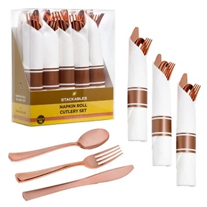 Set posate in plastica oro rosa - 10 confezioni arrotolate e avvolte in tovagliolo - Foto 1 di 6