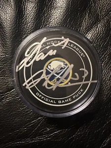 Dominik Hasek Buffalo Sabres Signed Game Puck BECKETT COA FI19320 - Picture 1 of 2