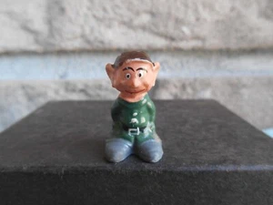 VINTAGE WALT DISNEY PRODUCTIONS DOPEY PLASTIC MINIATURE FIGURE 7/8" TALL - Picture 1 of 7