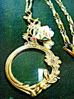 Flor de porcelana tono dorado 1928 rara, etc. Collar Lupa Lucite Foto 1 de 4