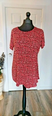 Vince Camuto size XL patterned assymetric short sleeve top in coral pink - Image 1 of 4