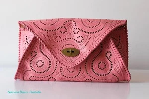 Genuine leather ethnic hand tooled emboss boho envelope clutch bag vintage insp  - Bild 1 von 9