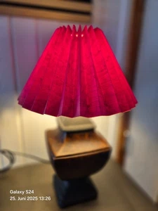 Tischlampe Keramik / Ton mit dezentem Muster braun mit Schirm - Bild 1 von 9