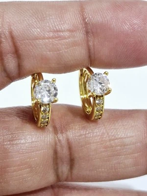 Pendientes de aro para niños rellenos de oro tamaño pequeño con cristal blanco  Foto 1 de 3