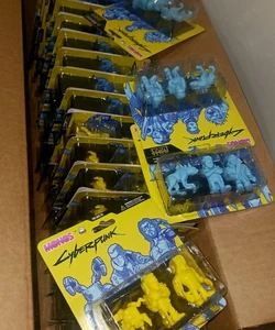 Cyberpunk 2077 MONOS Mini Figuren Sammlung: 219 Deadstock Figuren gelb, blau - Bild 1 von 5