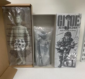 GI JOE CLUB BLACK & WHITE TV EDITION 12" SOLDAT, ZUBEHÖR & BOX SET, NEU, NEUWERTIG - Bild 1 von 13