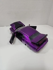 JADA BIGTIME MUSCLE BTM 2008 DODGE CHALLENGER SRT8 VIOLA 1:24 NUOVO SENZA SCATOLA - Foto 1 di 5