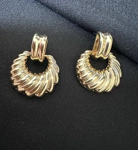 Twisted Circle Earrings - Picture 1 of 3