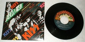 KISS "C'Mon And Love Me b/w Getaway" Singles Box Set Japan Picture sleeve Vinyl - Imagen 1 de 4