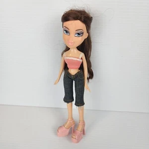 Bratz Doll Stylin Salon N Spa Dana Different Outfit - Foto 1 di 8