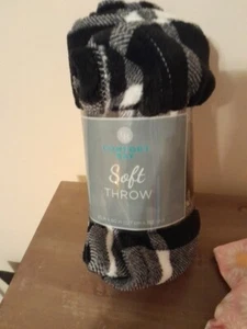 Plaid Fleece Throw - Soft, Warm, Black And White , 50” X 60” Very Plush ! NEW - Picture 1 of 5