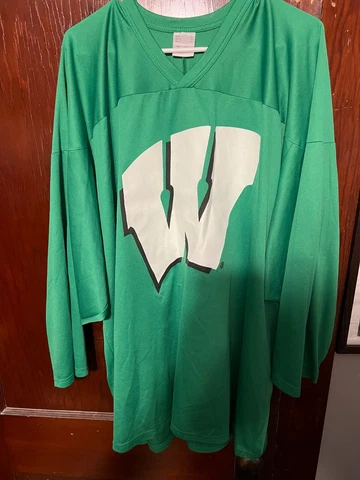 Wisconsin Badgers hockey practice jersey size XL Green CCM #5 Cover