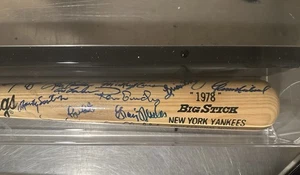 NY YANKEES-1978 SIGNED WORLD SERIES BAT 20 AUTOGRAPHS REGGIE/YOGI/GUIDRY/HUNTER - Picture 1 of 4