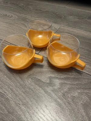Vintage Dutch 1960s Glass Orange Coffee  Cups With Removable  Plastic Holders - Immagine 1 di 4
