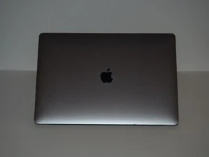¡¡CARGADO!! Apple MacBook Pro Retina 15" 6 núcleos i7 + TouchBar + 2024 OS + ¡EXTRAS!! - Imagen 1 de 10