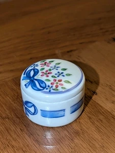 LIMOGES PEINT a la MAIN French Trinket Box Floral Bows Hat Box Style vintage - Picture 1 of 12