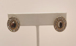 Oval strukturierte goldfarbene lila Strass Ohrstecker Modeschmuck unbeschriftet - Bild 1 von 2