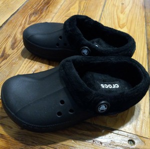 crocs fur lined