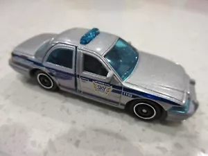 Matchbox Ford Crown Victoria 2006 argento polizia sicurezza ricambi in movimento auto giocattolo - Foto 1 di 7