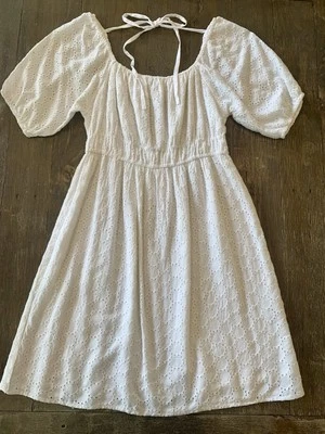 Vestido curto Juniors branco ilhós Cottage Core em excelente estado usado M médio  - Imagem 1 de 4