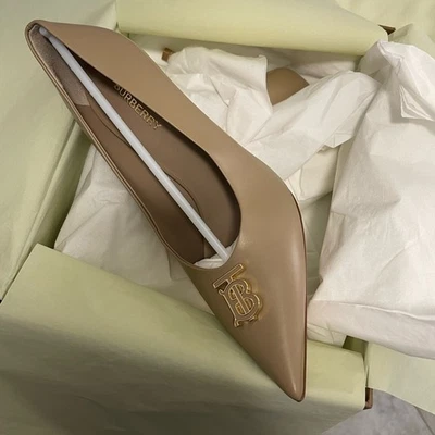 Zapatos de salón Burberry Ezra 100 beige castaño - talla US 9 - tacones de cuero dorados con logotipo TB Foto 1 de 4