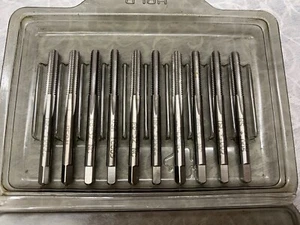 Box of 10 REGAL 4 Flute 8-32NC HSG+.005 Bottom Taps Made in USA - Picture 1 of 5